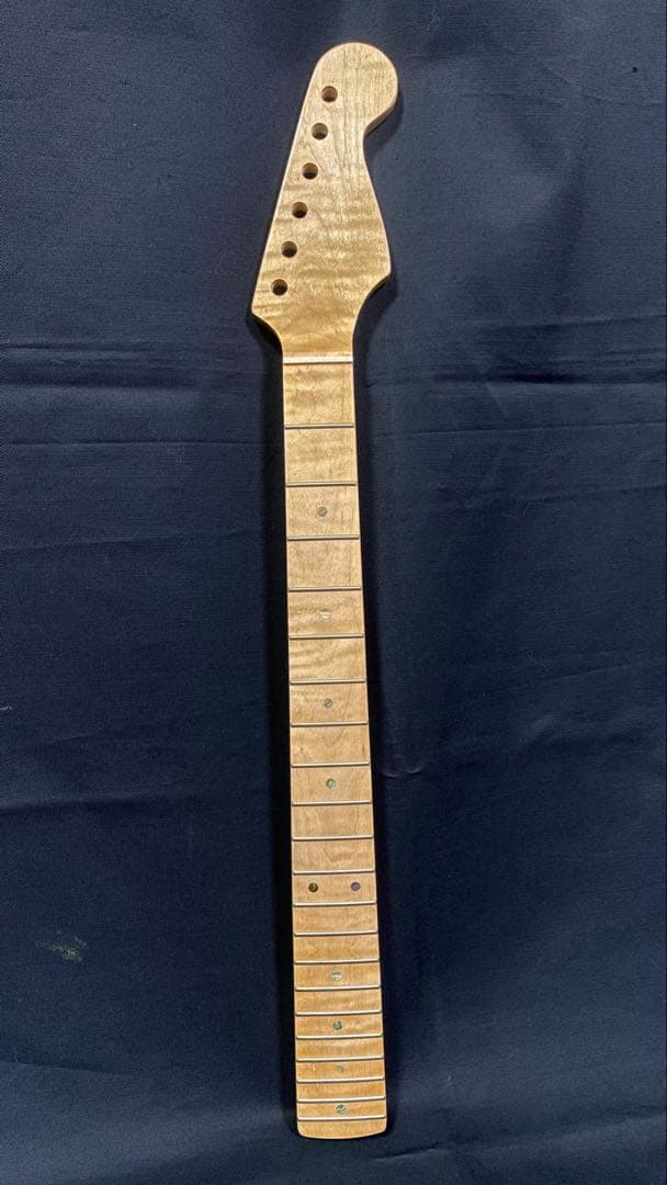 新品　ストラトキャスター エレキギター用ネック カナダ産１ピースフレイムメイプル
