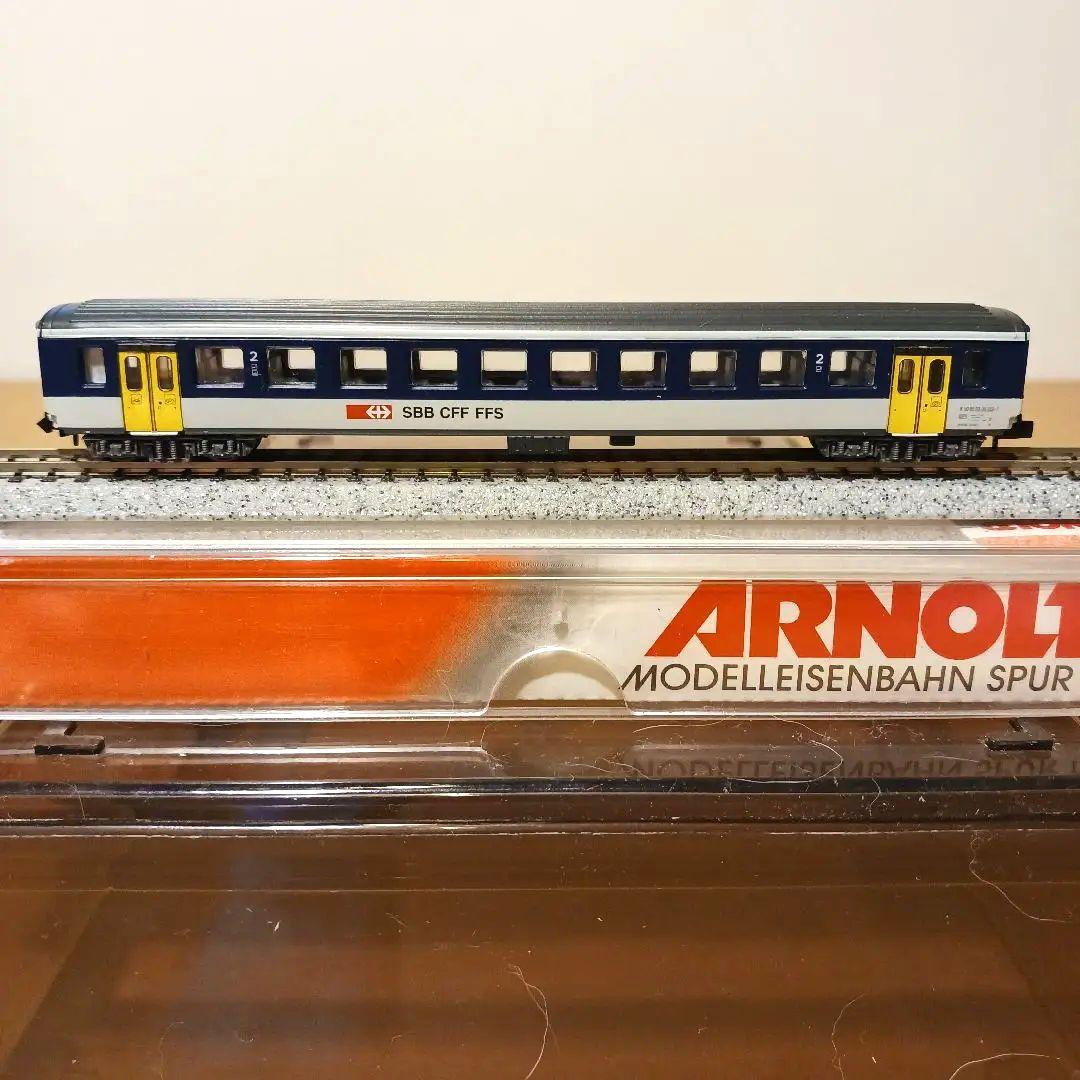 Nゲージ Fleischmann 電気機関車 及び Arnold 客車４両セット