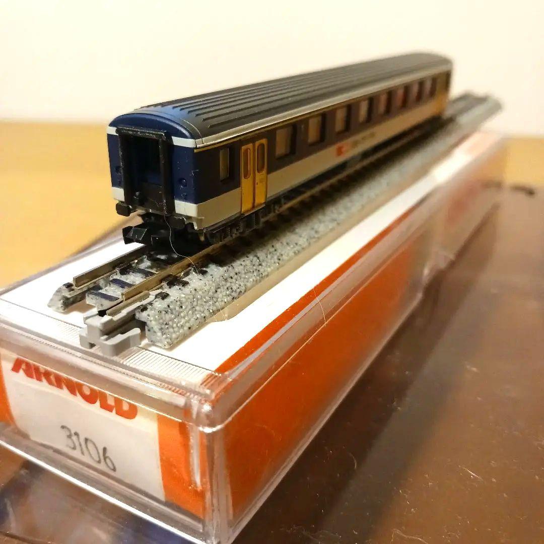 Nゲージ Fleischmann 電気機関車 及び Arnold 客車４両セット