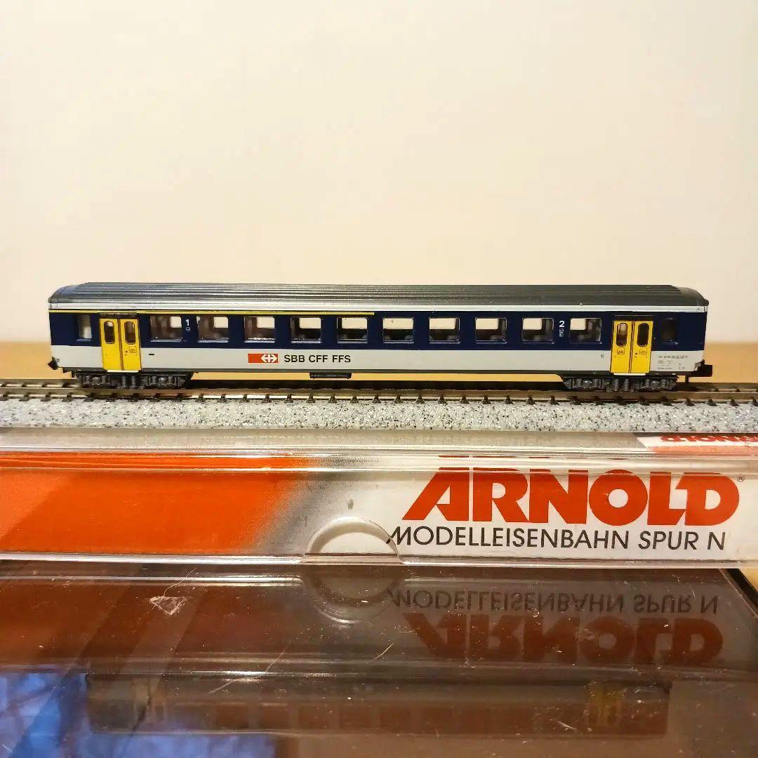 Nゲージ Fleischmann 電気機関車 及び Arnold 客車４両セット