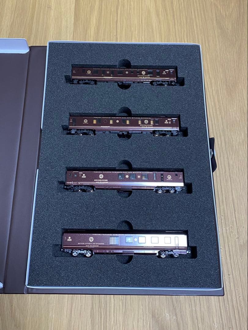 KATO クルーズトレイン ななつ星 in 九州 8両セット(10-1519)