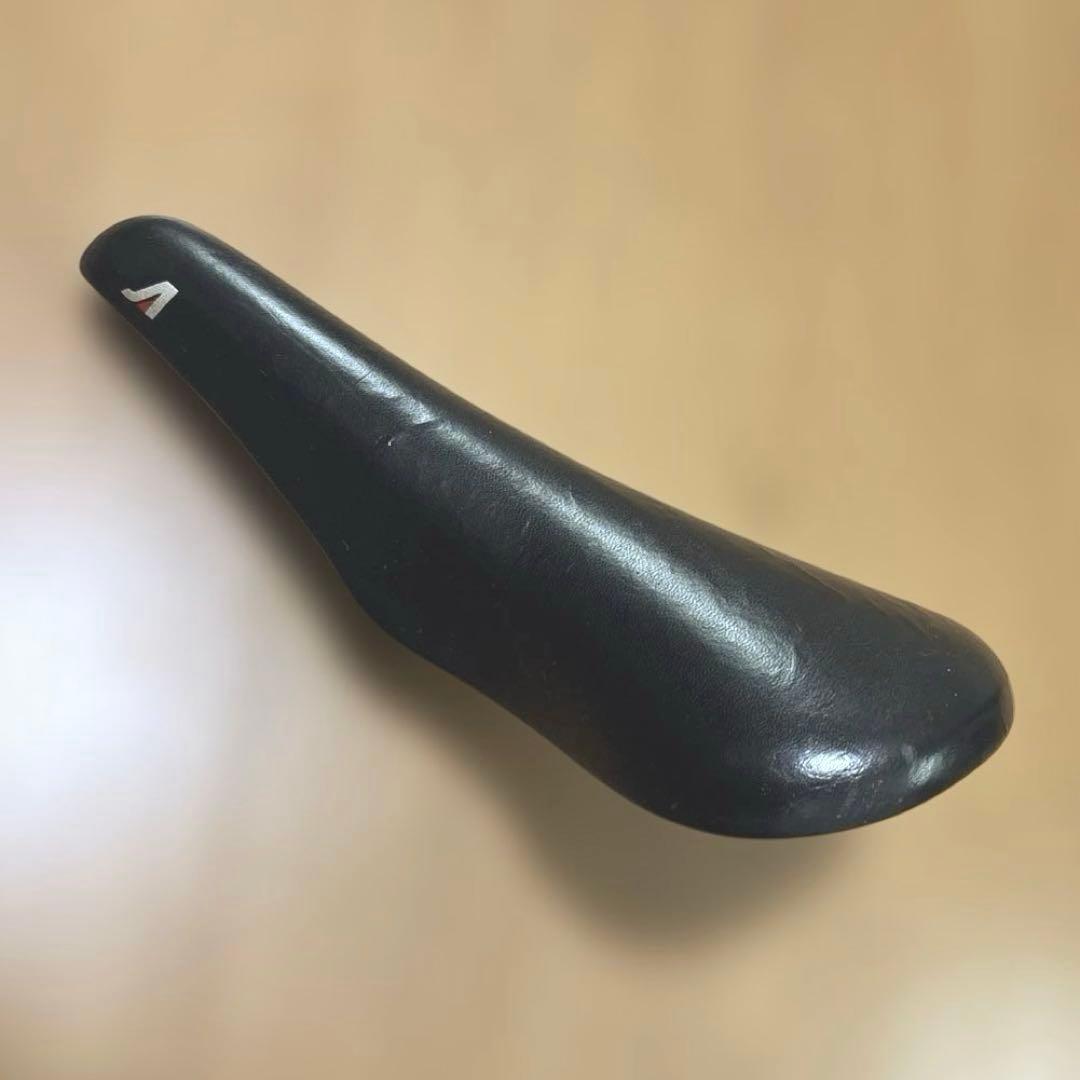 希少 アリアケジャガー２チャンピオン ピスト NJS刻印入りサドル 黒