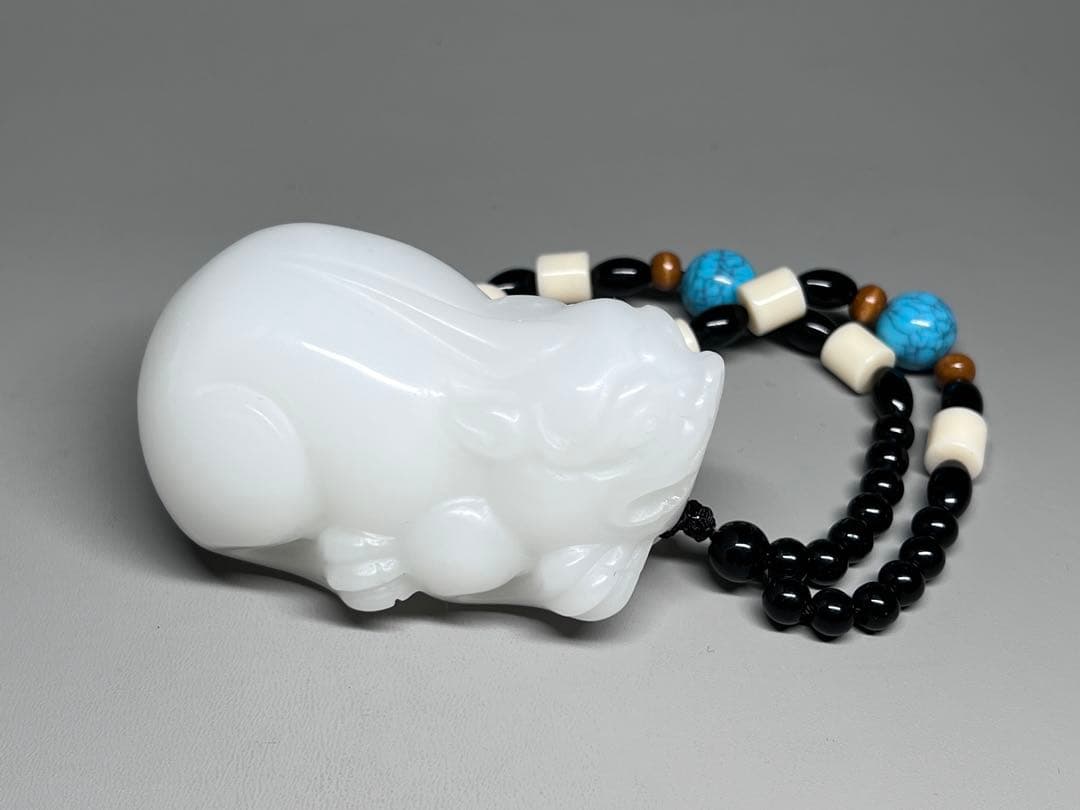 和田玉　聖獣　貔貅　金運財運開運風水　手彫り　天然石　旧家蔵出し　厚重　提げ物