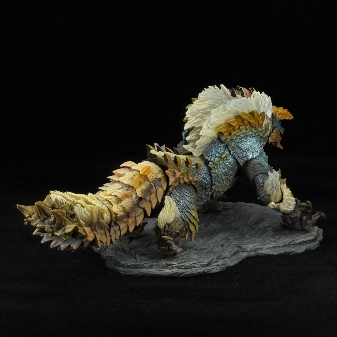 モンハン ジンオウガ フィギュア 台座付 CAPCOM刻印