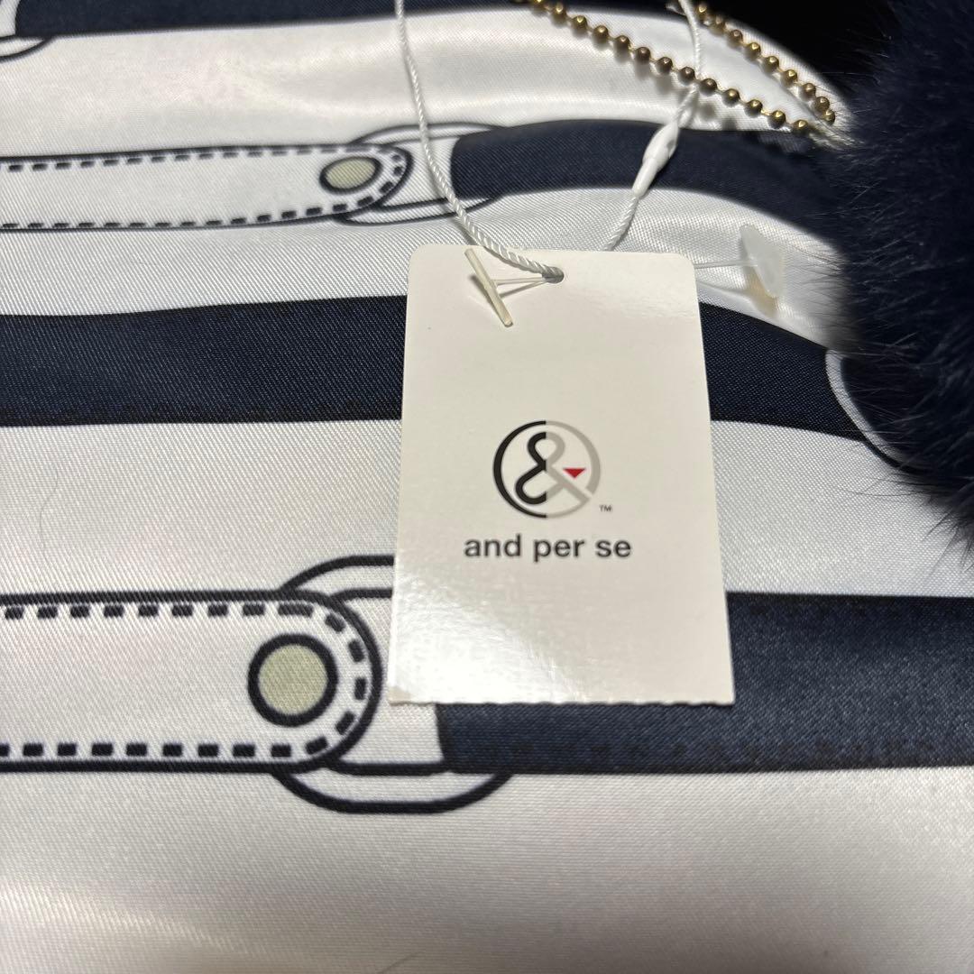 【新品未使用タグ付】and per se ファー付きストライプ柄バッグ