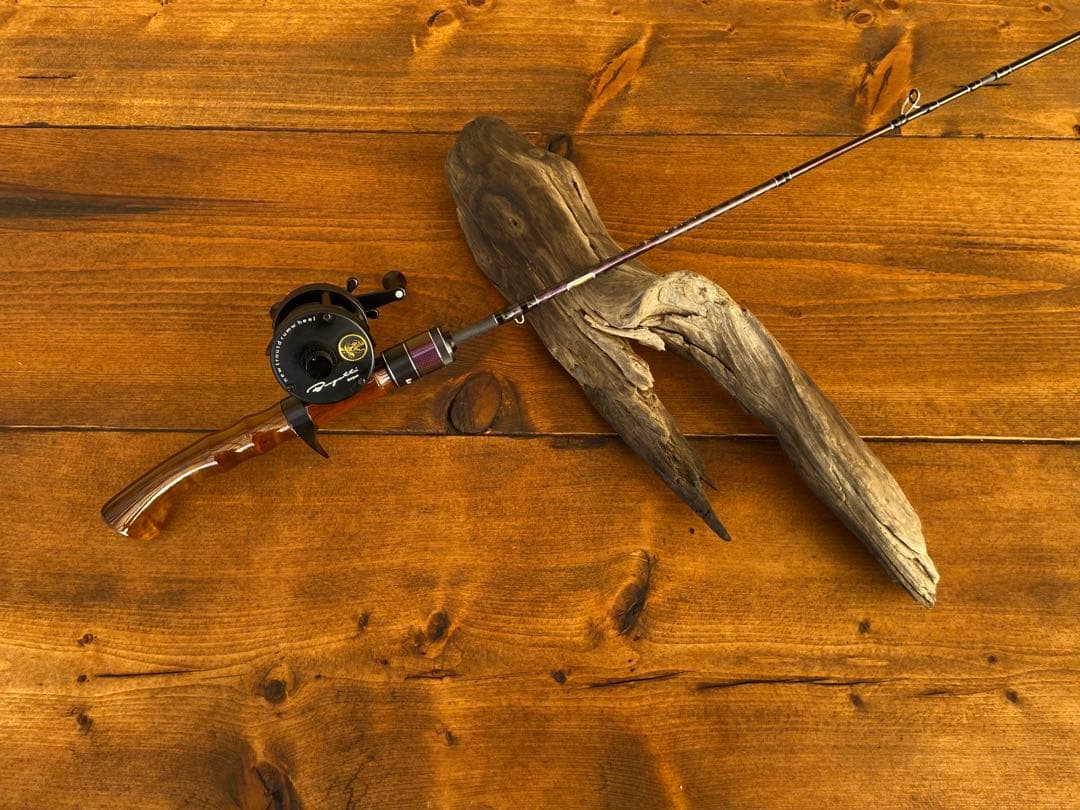 新品未使用　トラウト　ベイトリール　丸型　リール　ブラック×ブラック　渓流釣り