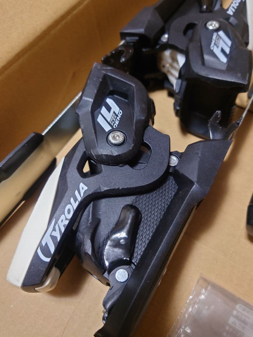 チロリア ビンディング TYROLIA FREEFLEX DEMO 14 GW