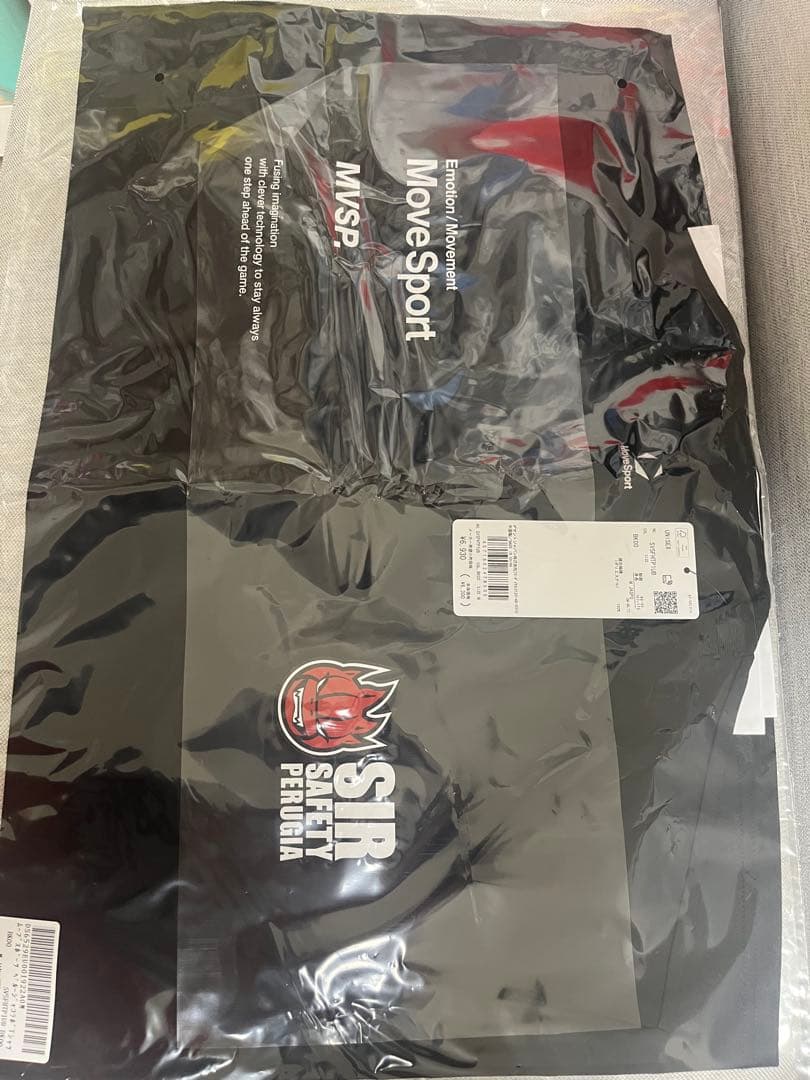 石川祐希　ムーブスポーツペルージャコラボTシャツ