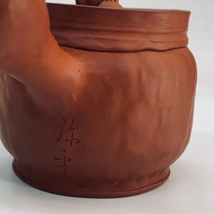 【茶注5   手捻　朱泥　玉獅子】間野弥平　共箱