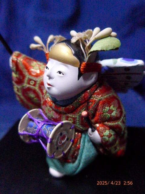 テコチチ　素晴らしい時代人形です。春山作　古いものす。元箱、台付