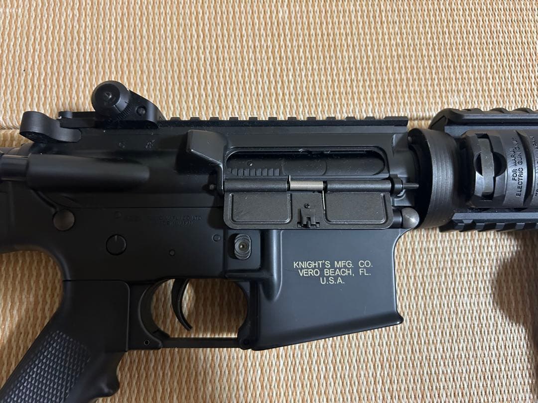 東京マルイ18歳以上電動ガンSR-16Ｍ4カービン マガジン2つ バッテリーつき