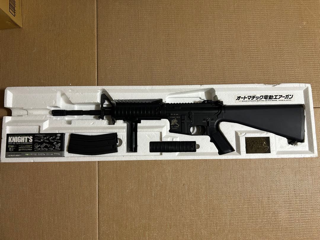 東京マルイ18歳以上電動ガンSR-16Ｍ4カービン マガジン2つ バッテリーつき