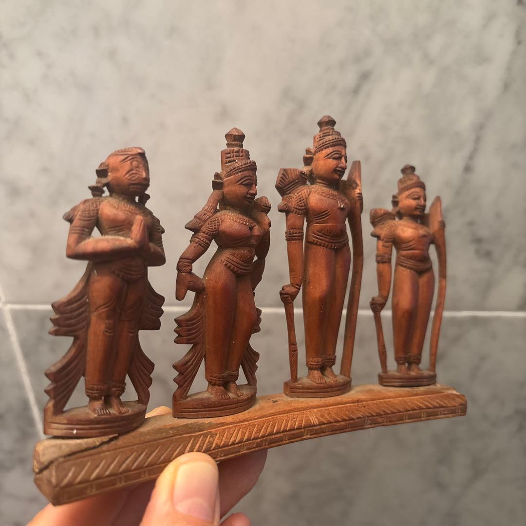 アンティーク　精巧に彫られ芸術的で威厳のある神々の一刀彫の彫刻オブジェ