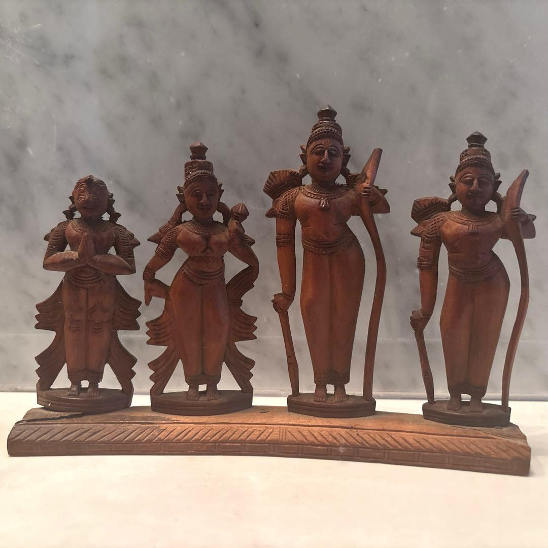 アンティーク　精巧に彫られ芸術的で威厳のある神々の一刀彫の彫刻オブジェ