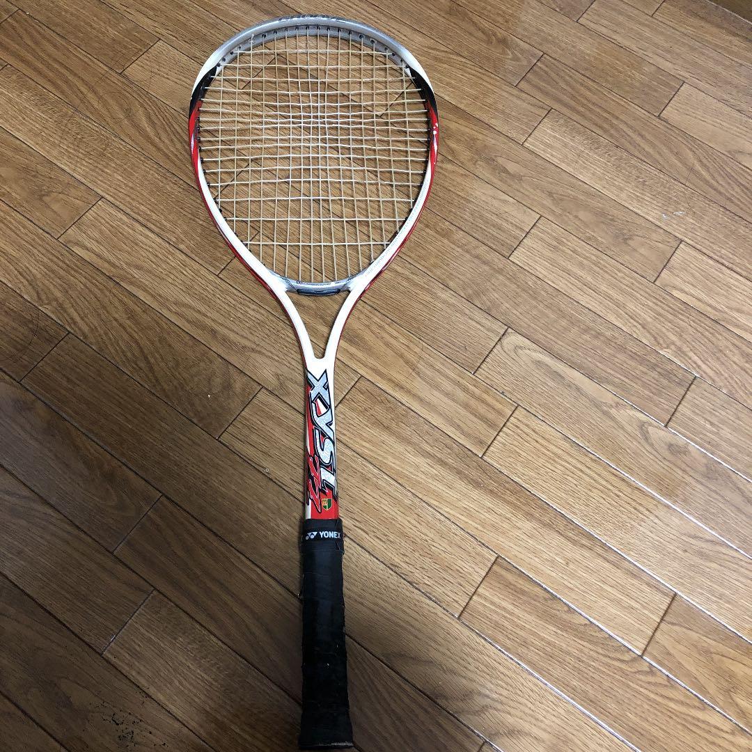 ミズノのラケット２本、ヨネックスのラケット２本