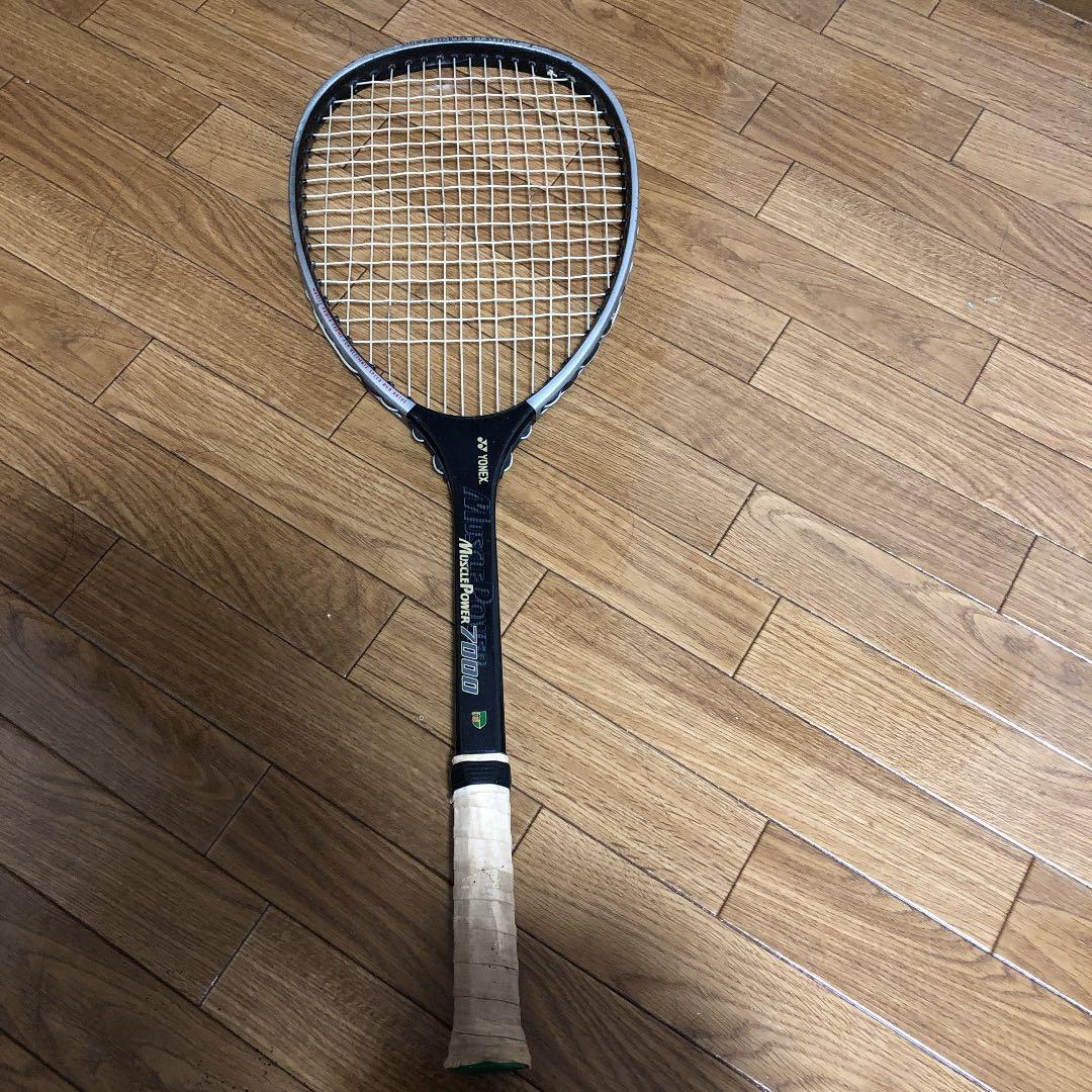 ミズノのラケット２本、ヨネックスのラケット２本