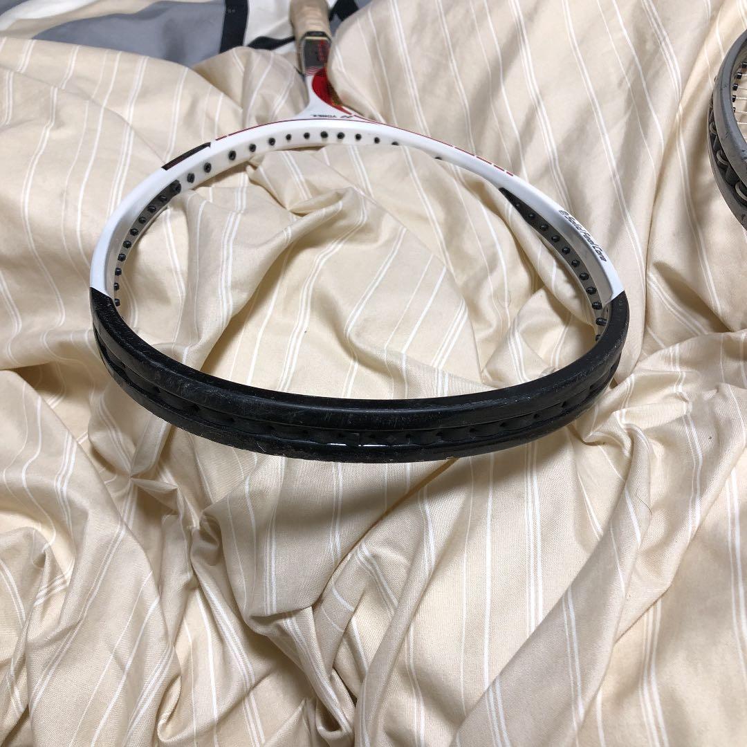 ミズノのラケット２本、ヨネックスのラケット２本