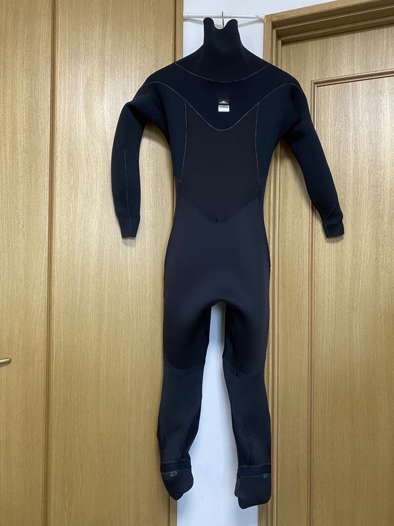 ★ブーツ付で暖か‼︎【O’Neill 】のメンズ用３ｍｍソフトドライスーツ