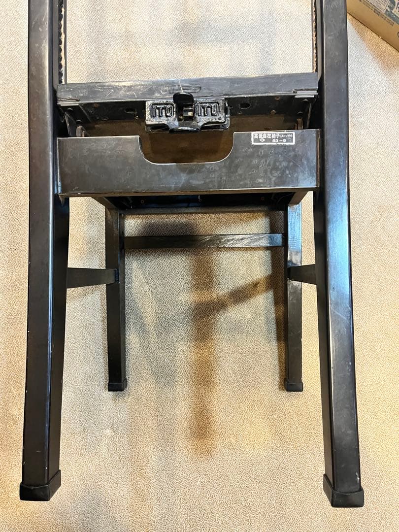 ピアノ椅子　黒い木製椅子 引き出し付き 紫座面