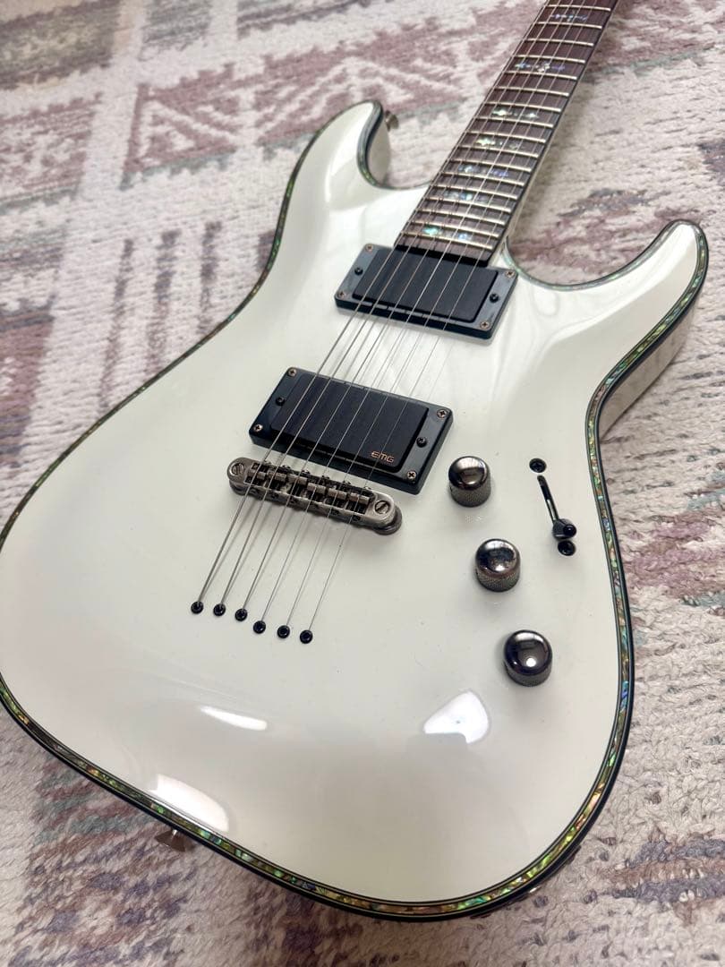 SCHECTER HELLRAISER C-1 EMG ピックアップ搭載モデル！