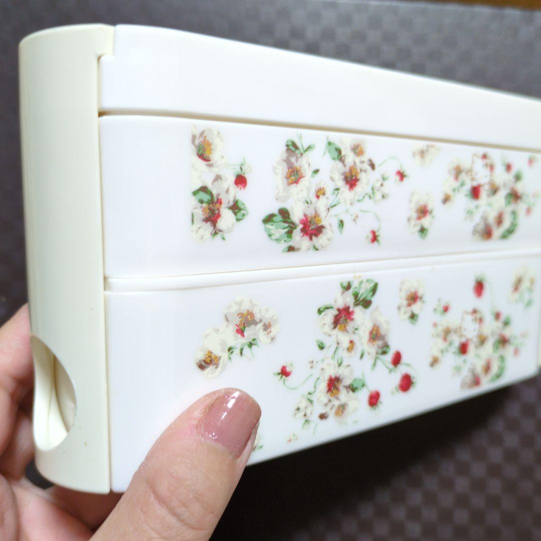 今日のみ価格☆希少☆ハローキティ×ピンクハウス　ランチボックス　二段　お弁当箱