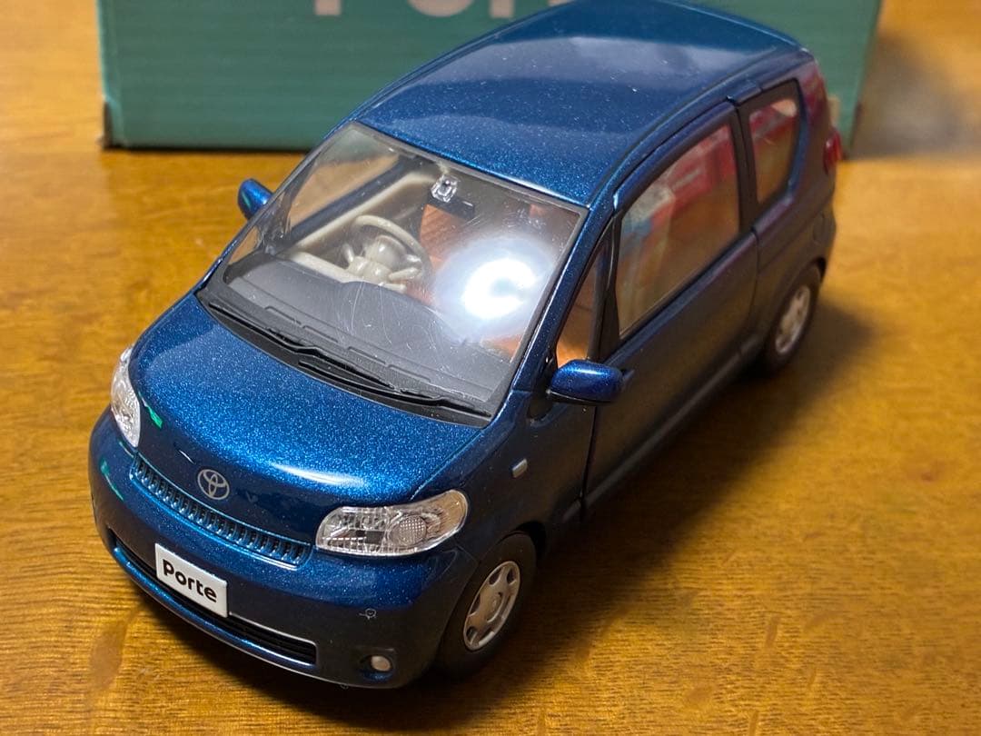 トヨタ ポルテ 初期型 カラーサンプル ミニカー ブルー 1/30