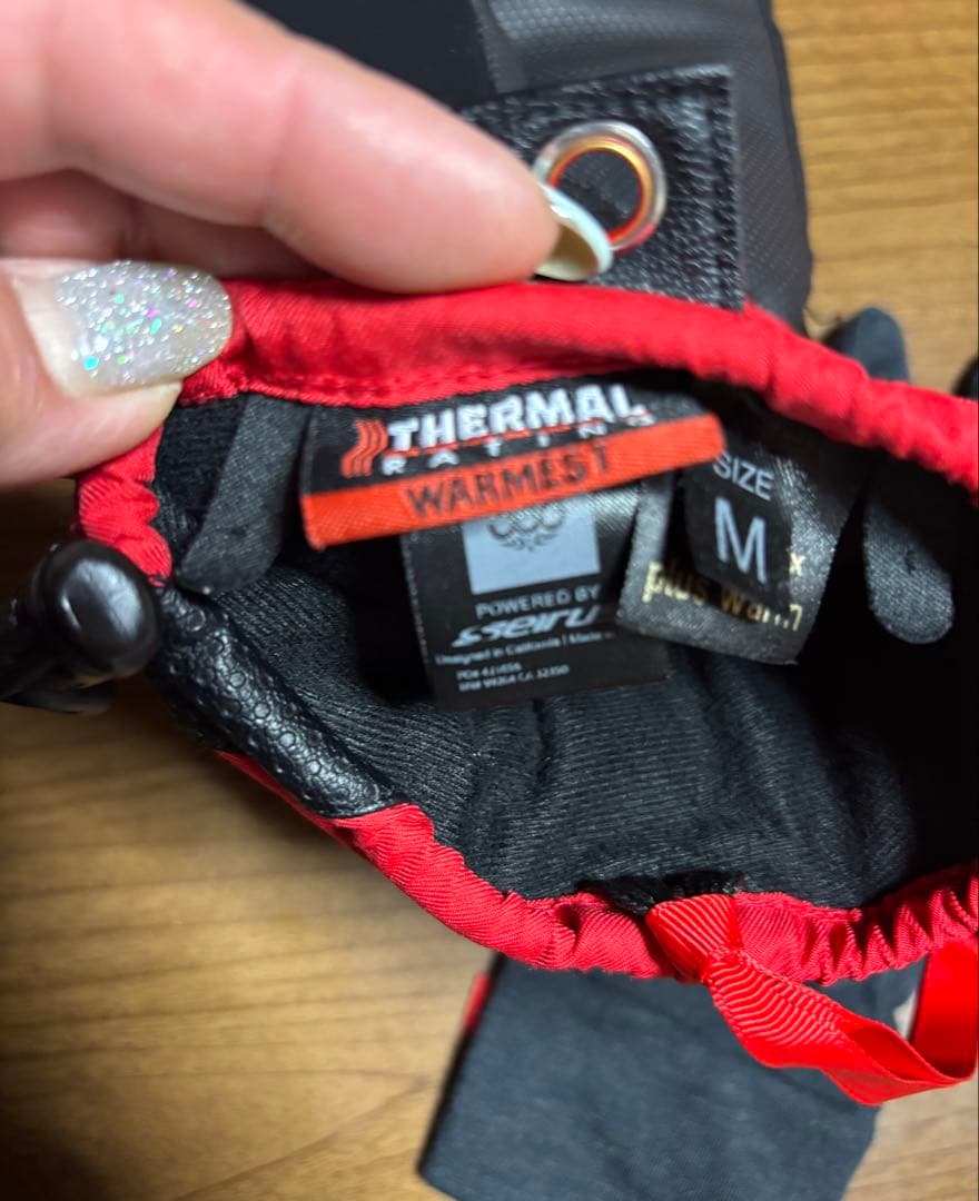 686 グローブ 赤黒