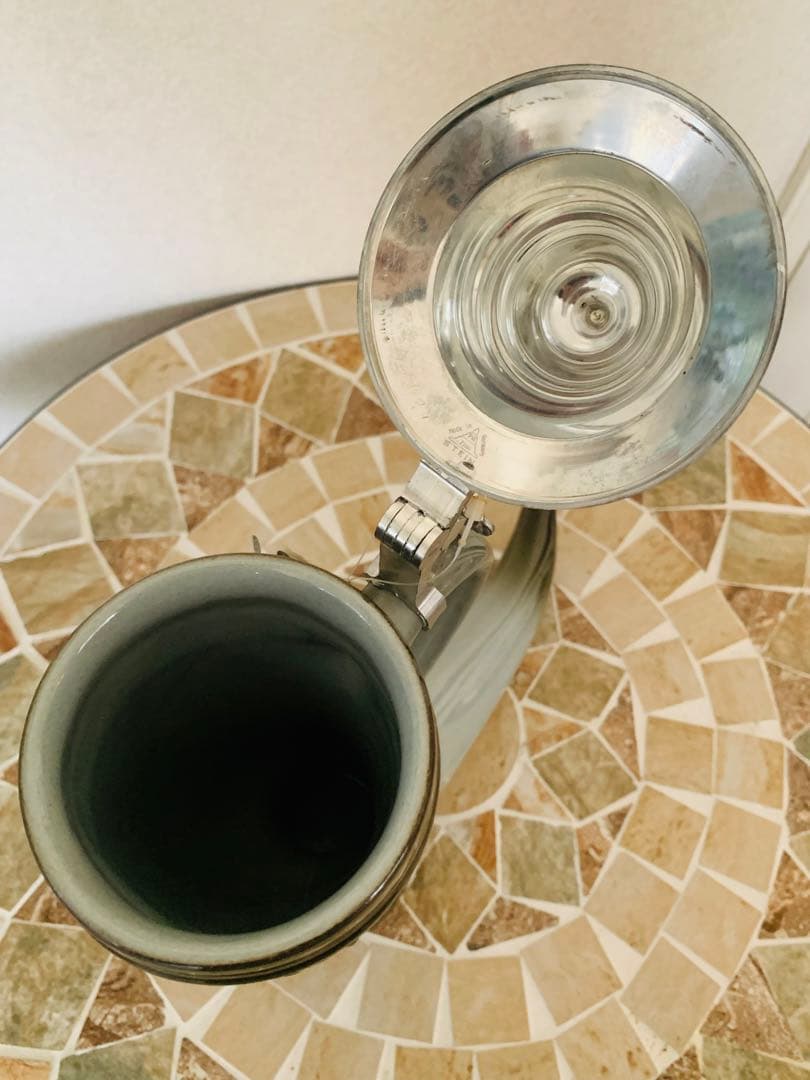 ドイツ製 陶器の角型ジョッキ