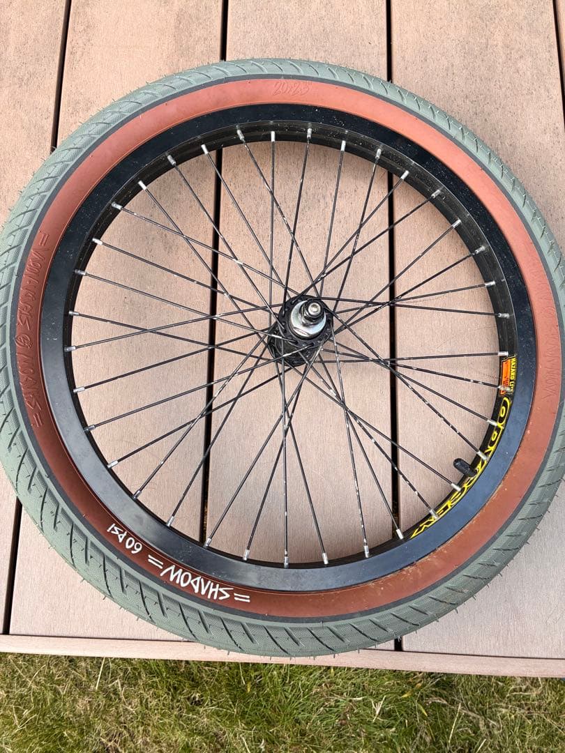 BMX用　タイヤ　20✖️2.3\" タイヤSHADOW ホイールODYSSEY