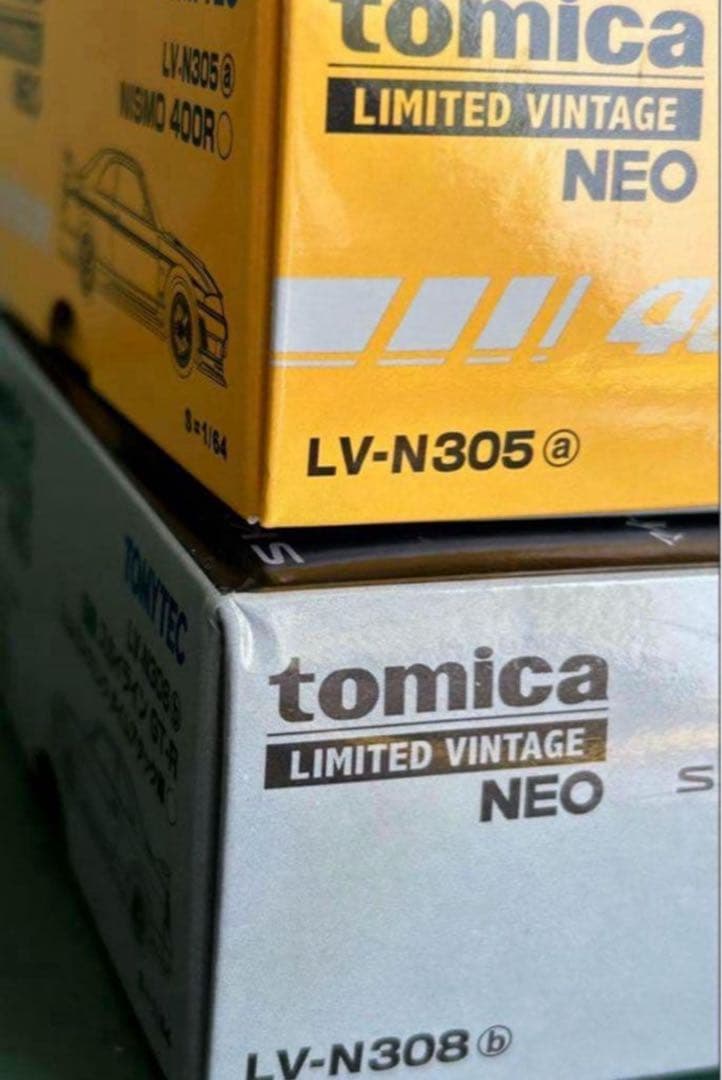 トミカリミテッドヴィンテージネオ ニッサン スカイラインGT-R R33 2台