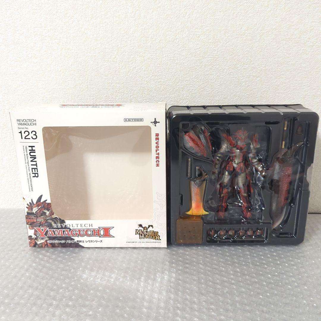 美品　リボルテックヤマグチ ハンター男剣士 レウスシリーズ アクションフィギュア