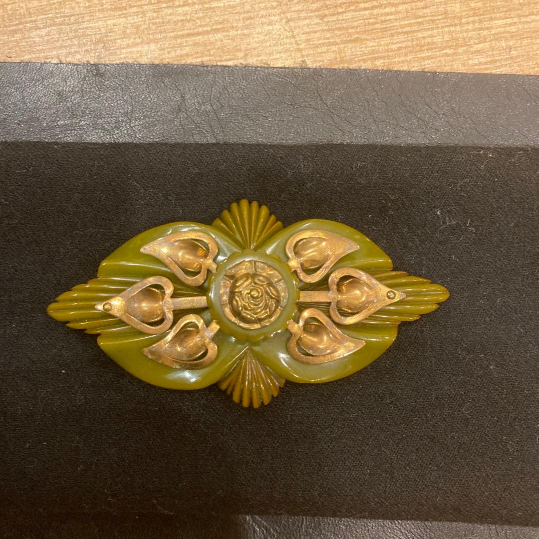 イギリスアンティーク　大ぶり　ベークライトブローチ