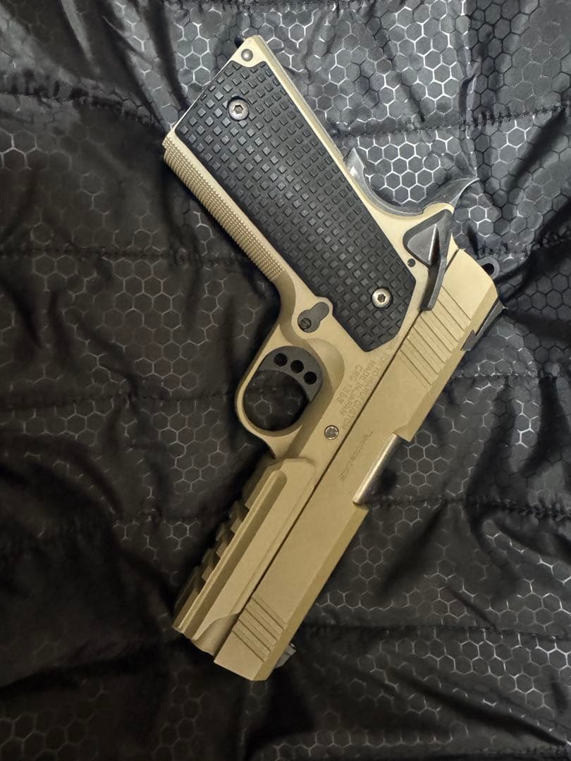 東京マルイ　デザートウォーリア　予備マガジン2本付き