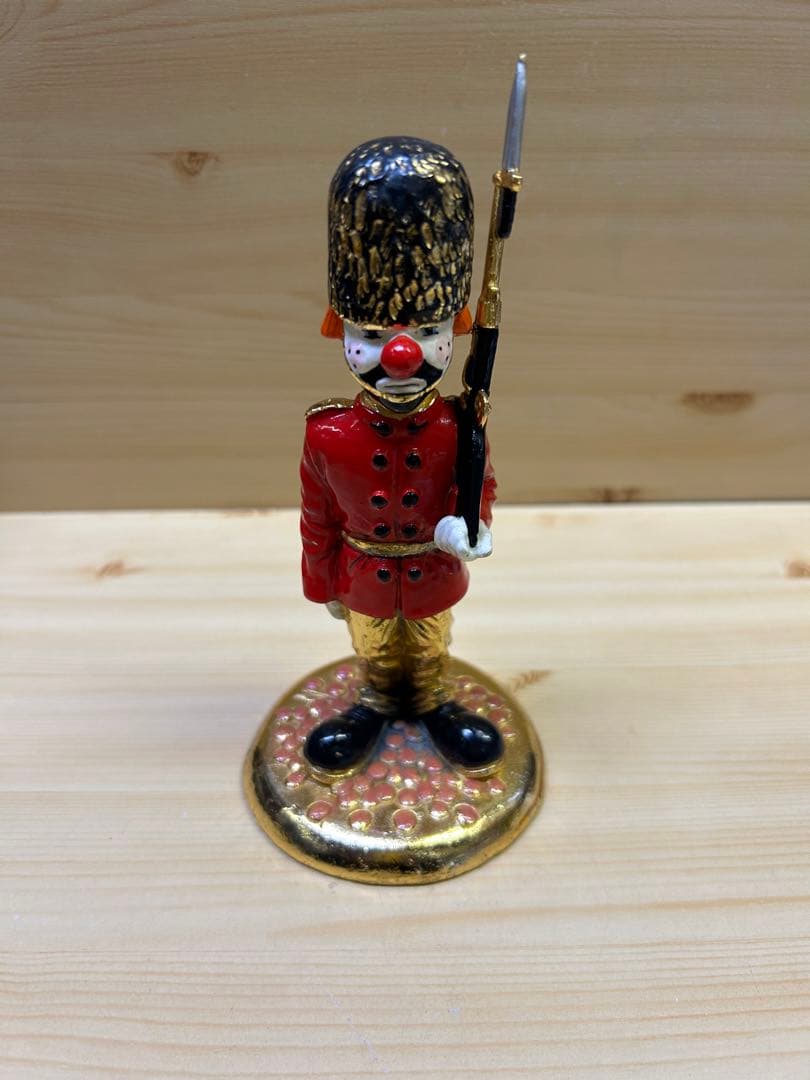 ロン.リー　イギリスブリテン英国兵のピエロの置き物