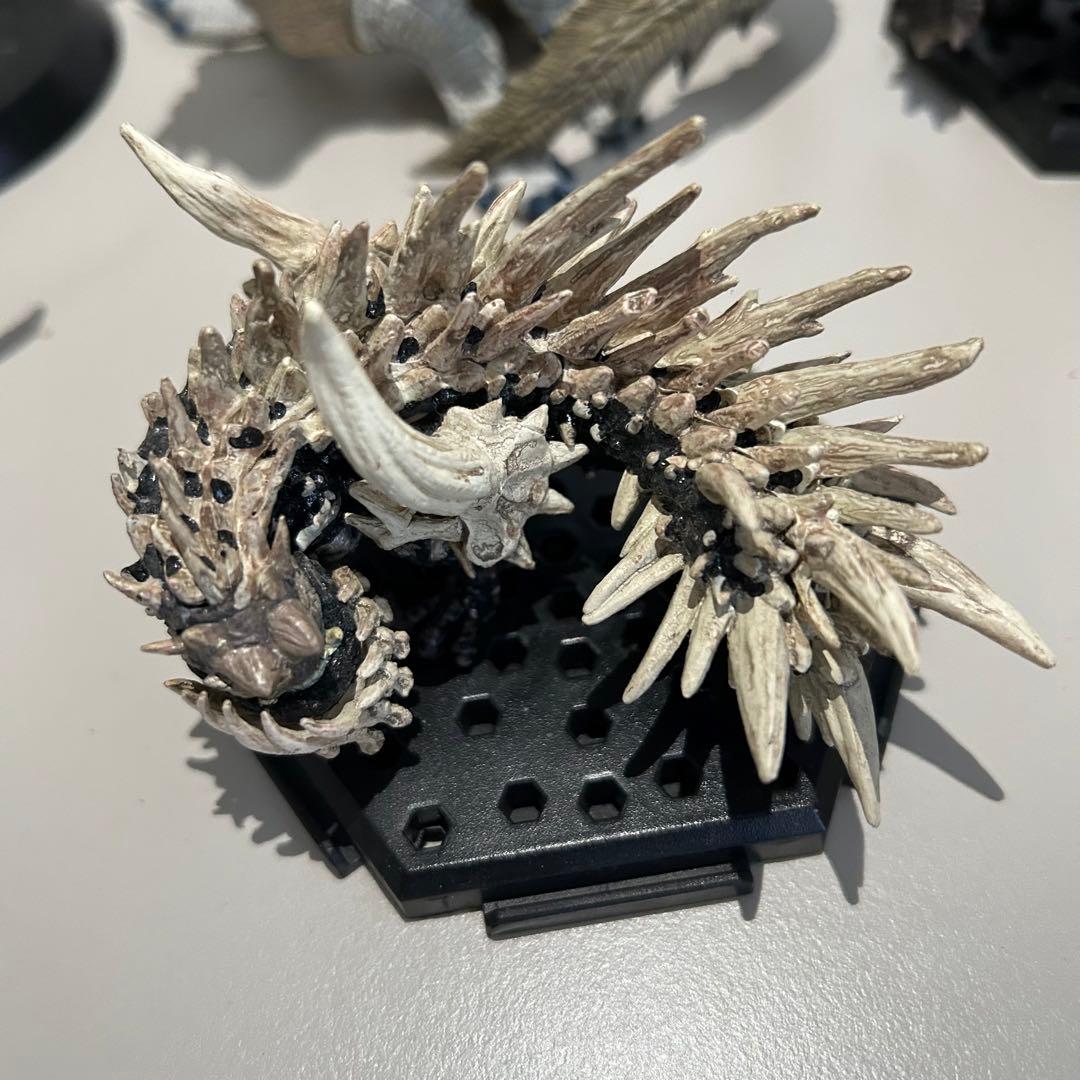 モンハンフィギュア5体セット クシャ ラギア アカム ティガ バンキン アマツ