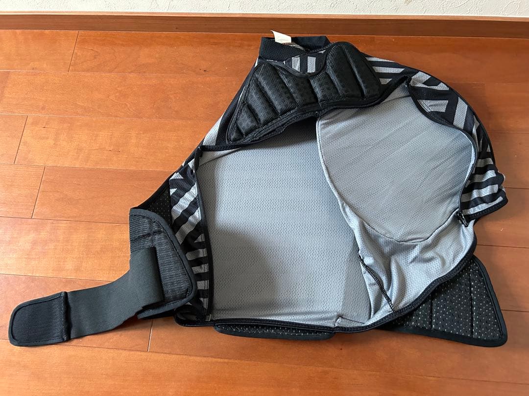 新品未使用 SIXSIXONE プロテクター　ダウンヒル　DH