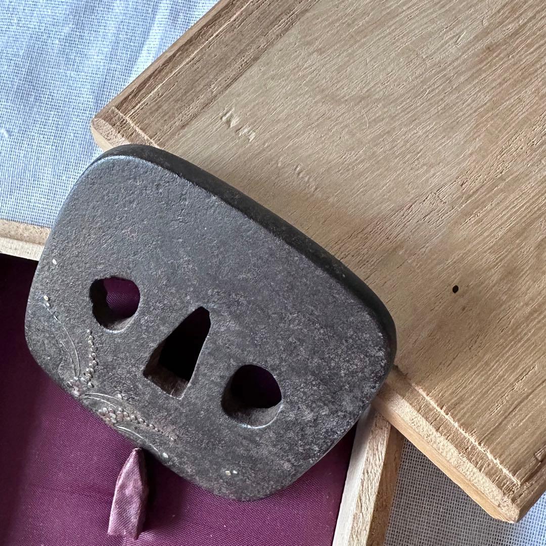 日本刀装具　鍔　蝶