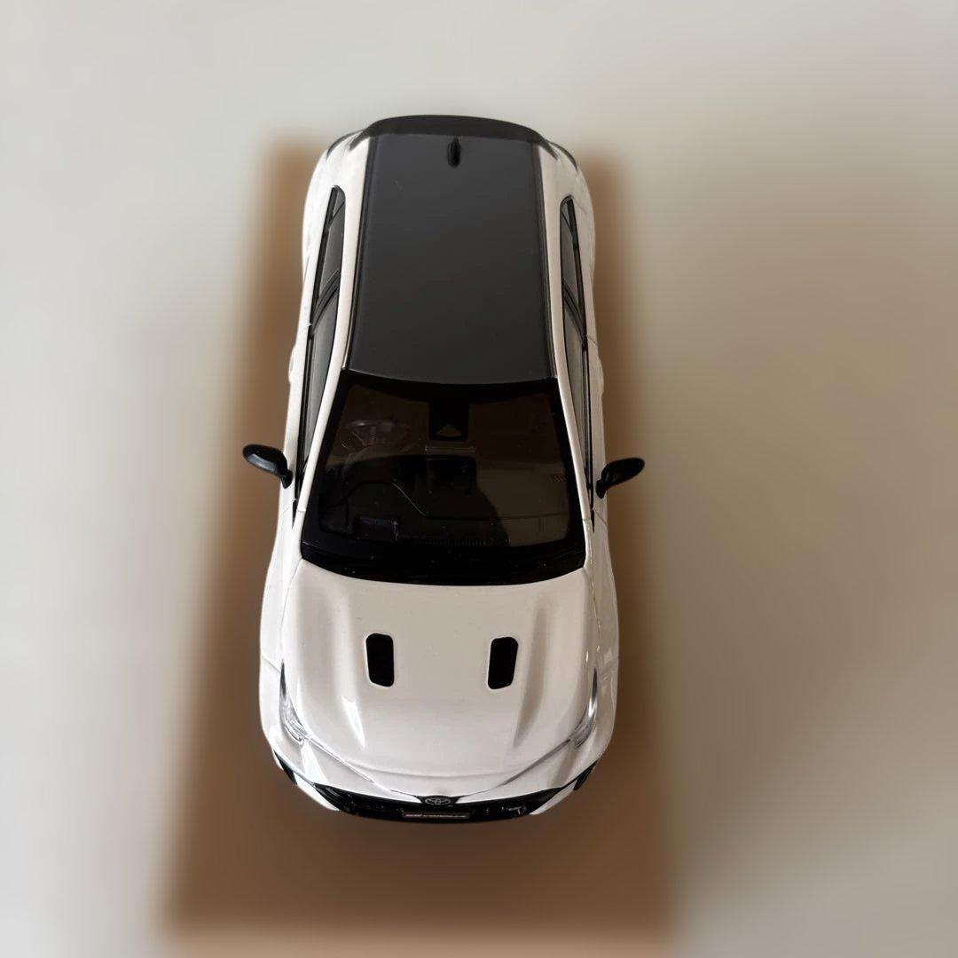 トヨタGRカローラ　後期型　1/30スケール 色スーパーホワイトⅡ（040）