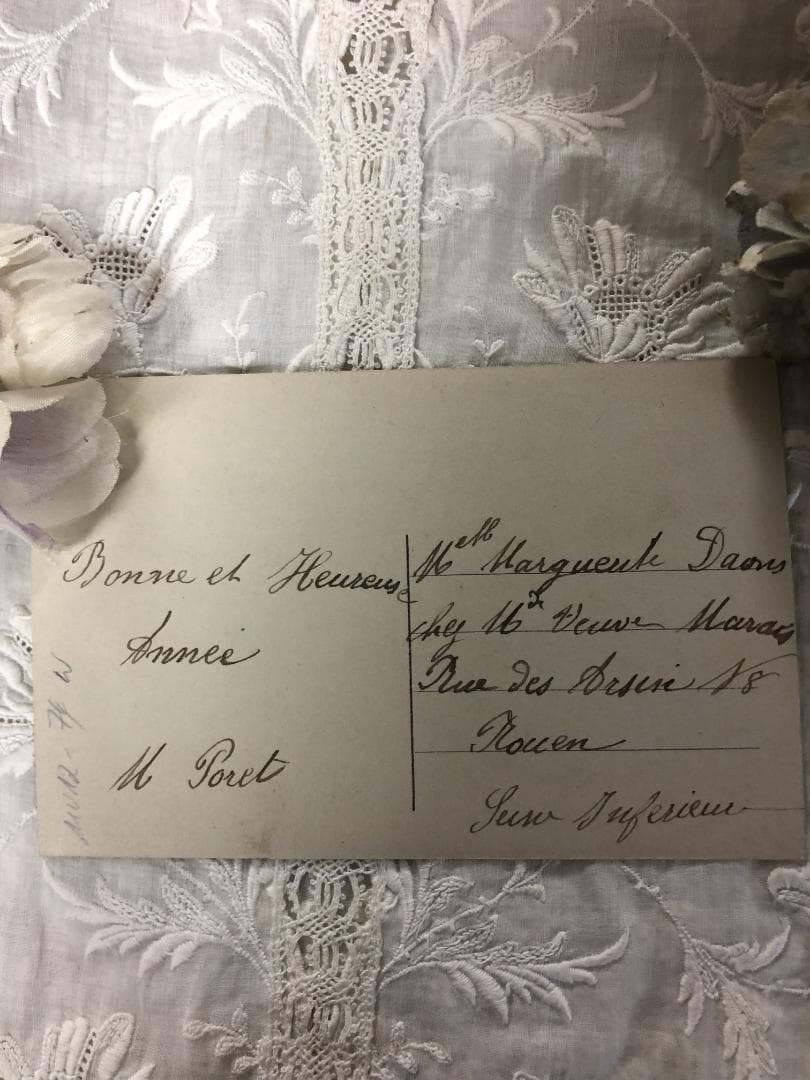 アンティークポストカード 薔薇と髪飾りの美しい少女