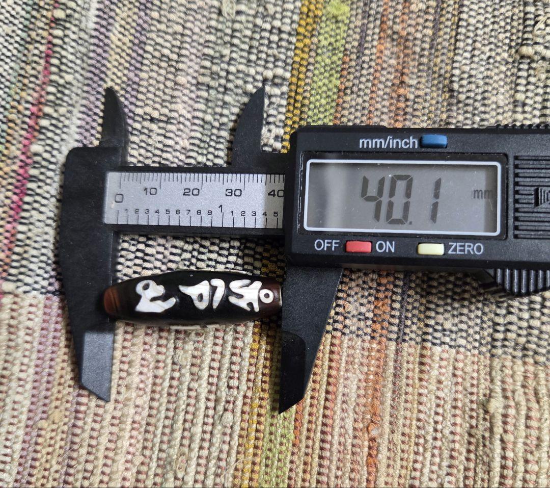 882　天珠　 卍六字真言天珠　梵字　彫刻　凸凹　貴重　珍品　dzibeads！