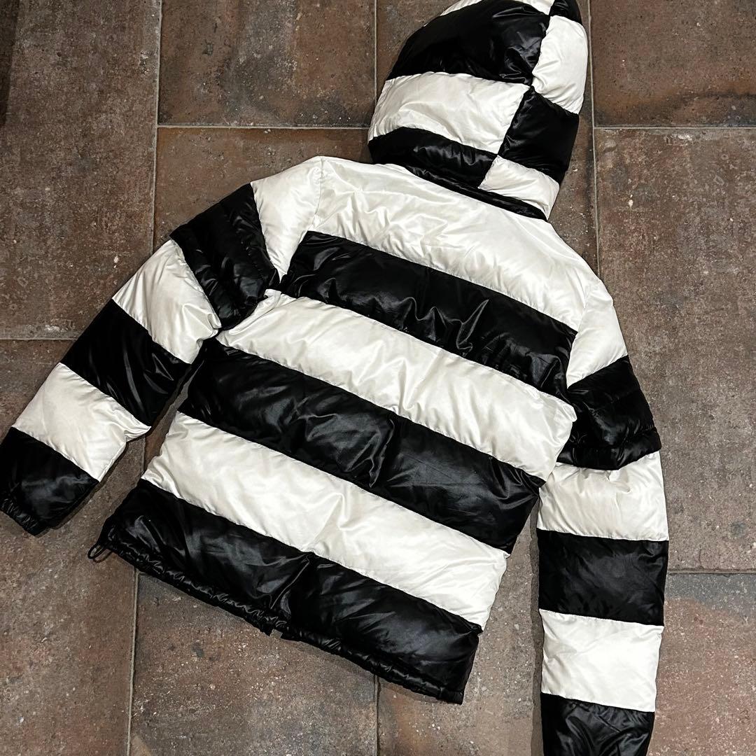 Dance With Dragon 4WAYダウンジャケット 白×黒 ボーダー