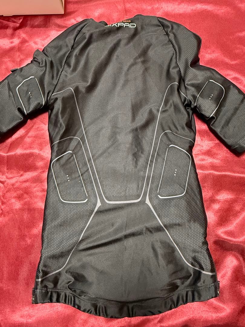 SIXPAD トレーニングシャツ＆パンツセット S/M綺麗な状態です！