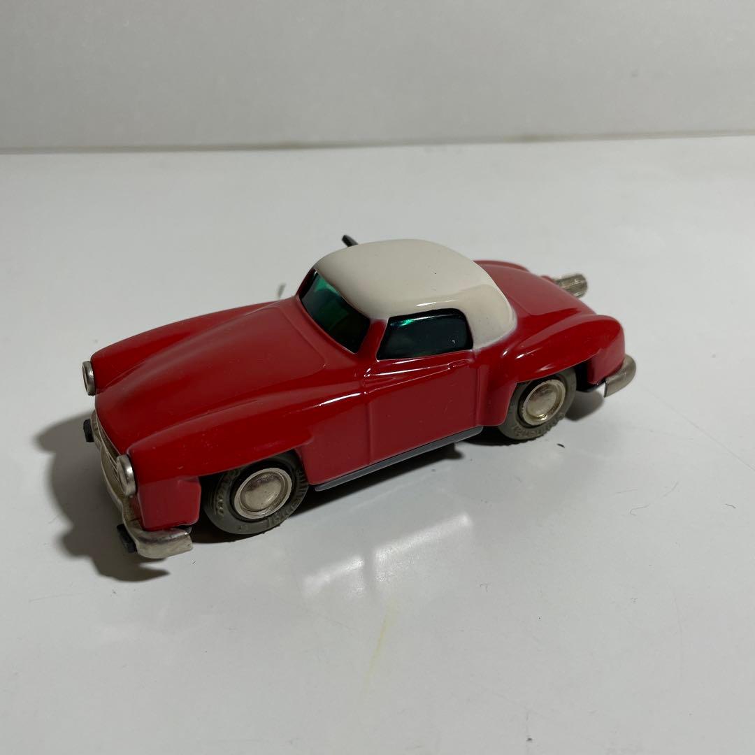 シュコー赤と白のクラシックミニカー