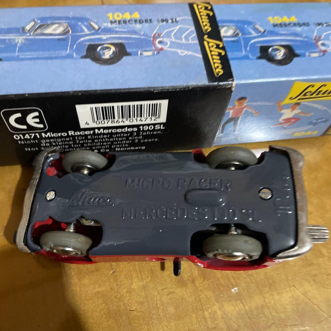 シュコー赤と白のクラシックミニカー