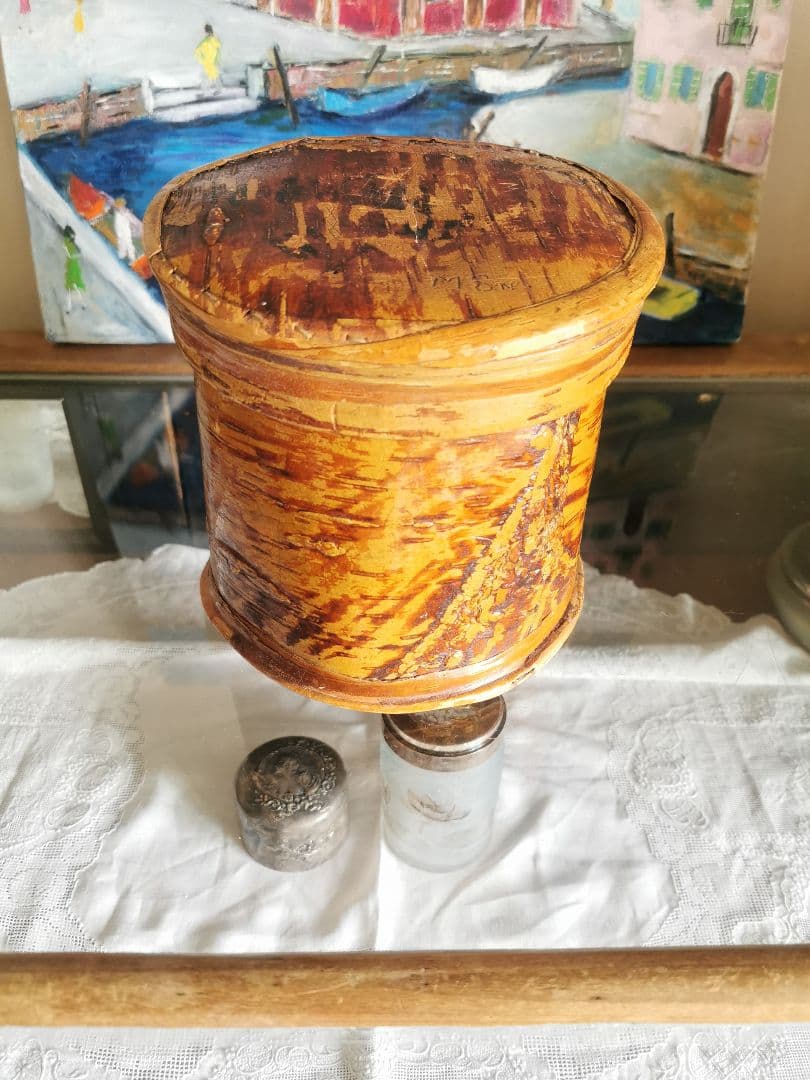 ヴィンテージ 北欧スェーデン 美しい飴色琥珀色 白樺の皮 蓋付きふっくら小物入れ