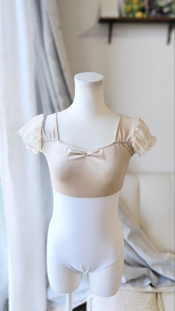 S～Mサイズ∕アイボリーベロアと薔薇の起毛レース袖の娘役レオタード白