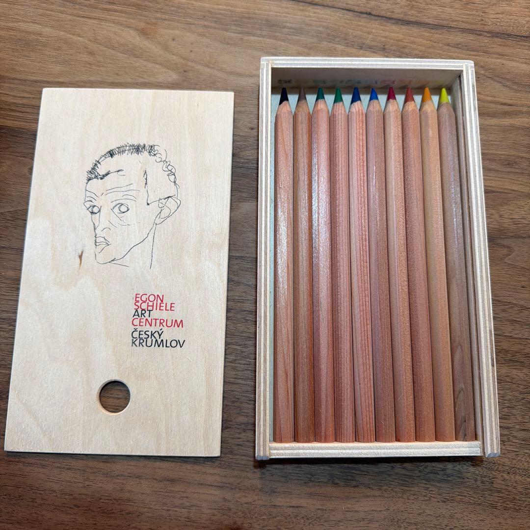 チェスキー・クルムロフ購入 エゴンシーレ 色鉛筆 10色 木箱