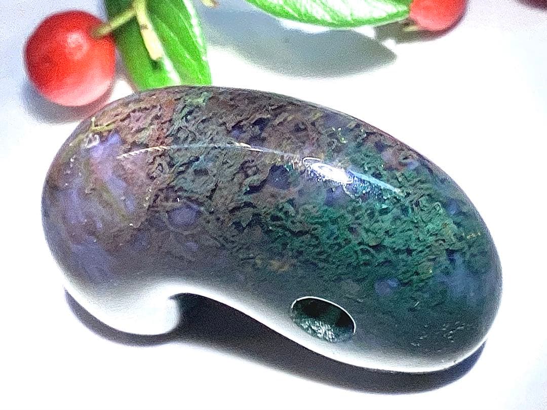 ✳国内の出雲めのう【碧玉】の最高峰勾玉でしょう‼️ 天然石 浮き草文様 鑑別書付