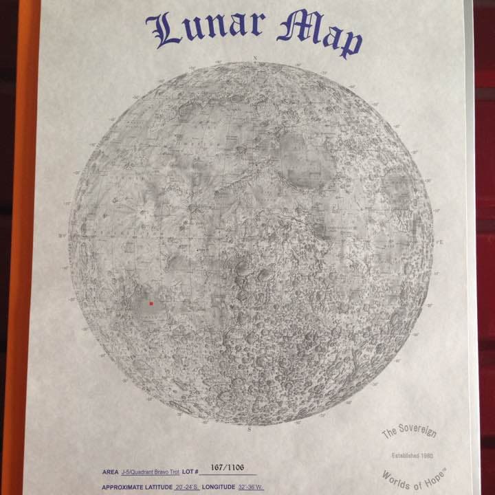 ドナルド・トランプ名義の月の土地権利書