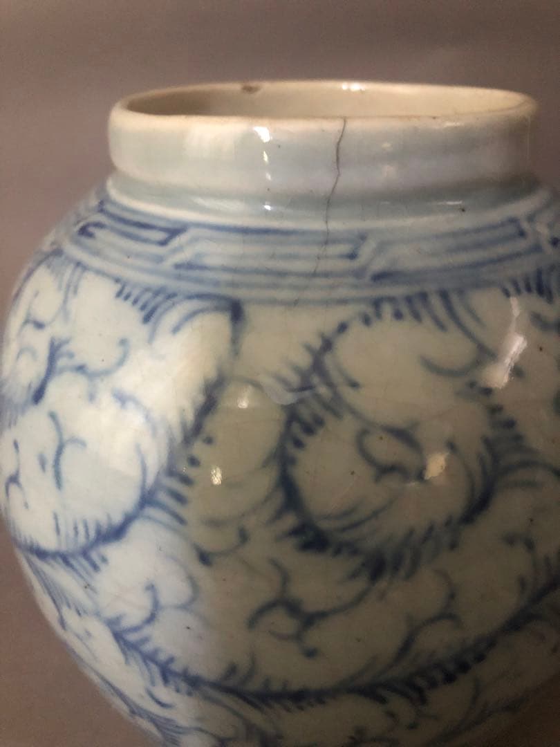 中国骨董　古美術　草文　穴あき蓋付壺